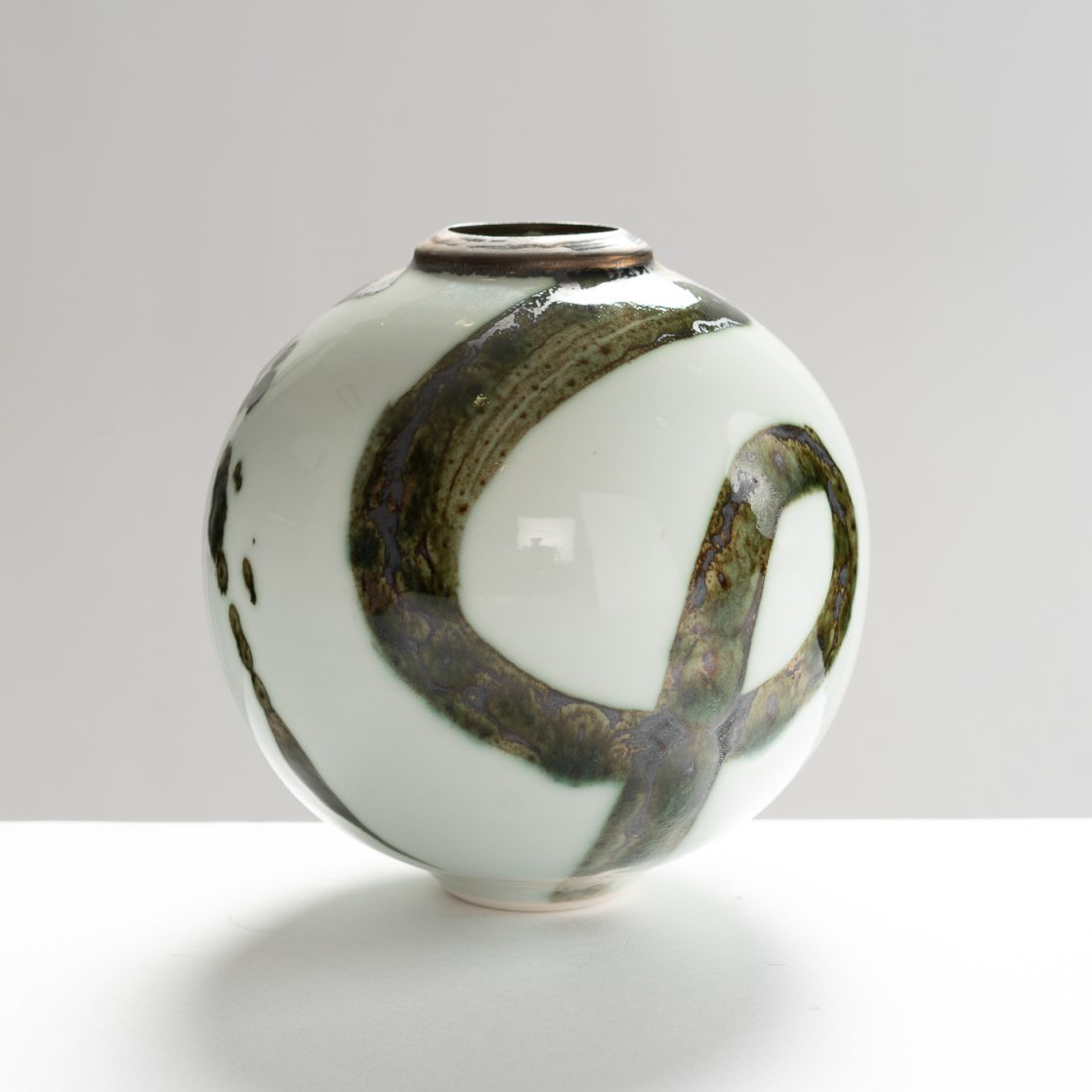 TT525Y154 Small Moon Jar Splash