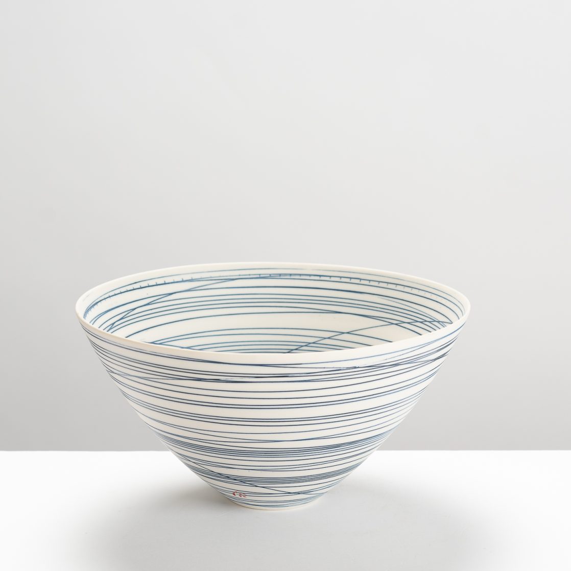 AT488Y463 Rounded Bowl Small Blue Lines