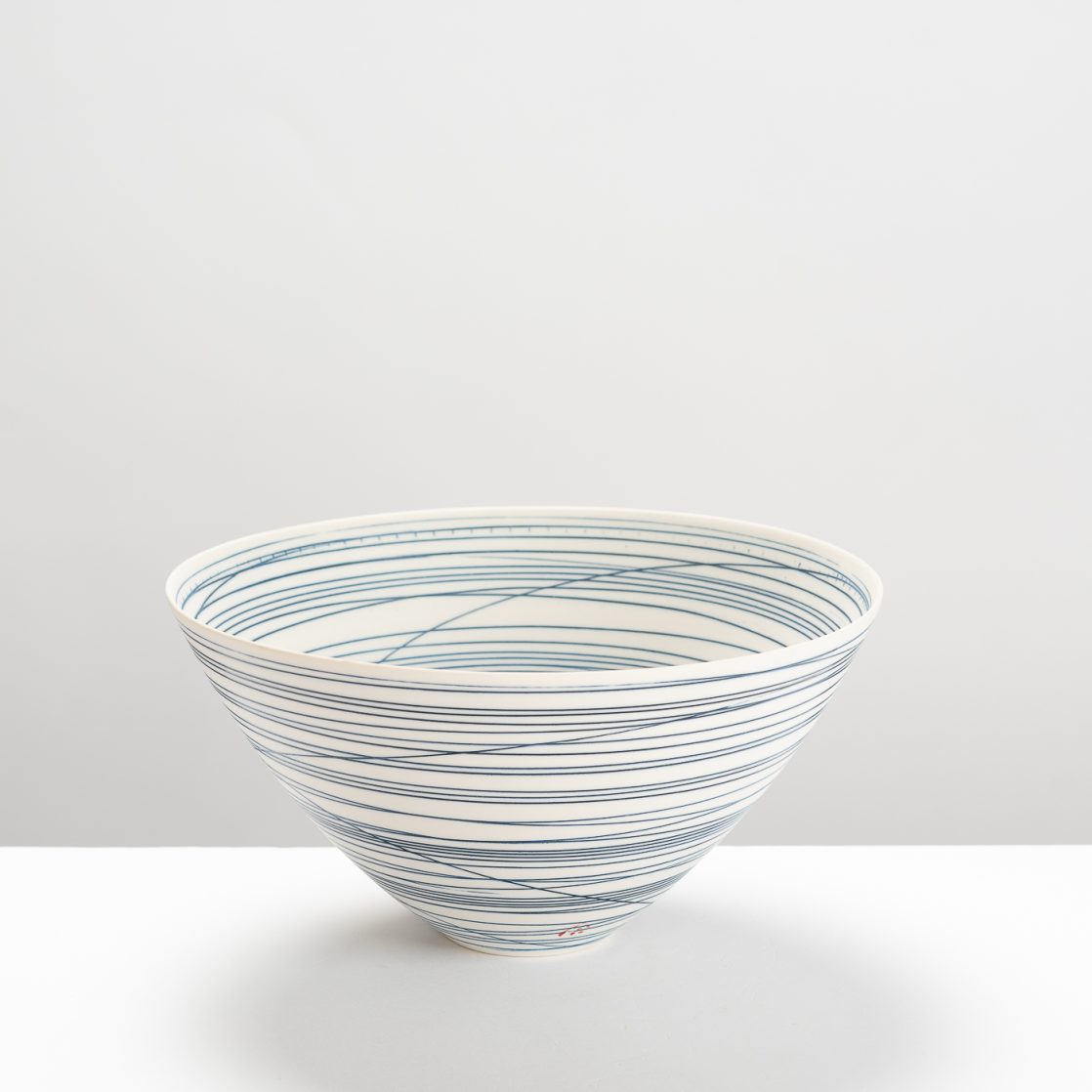 AT488Y463 Rounded Bowl Small Blue Lines