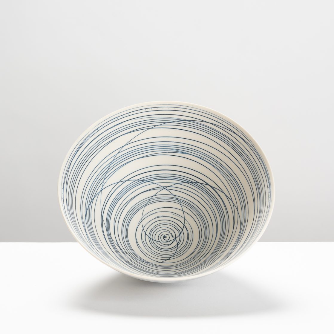 AT488Y463 Rounded Bowl Small Blue Lines