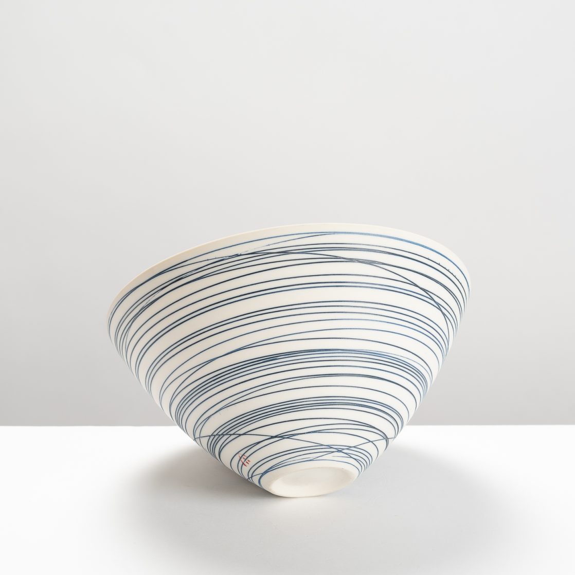 AT488Y463 Rounded Bowl Small Blue Lines