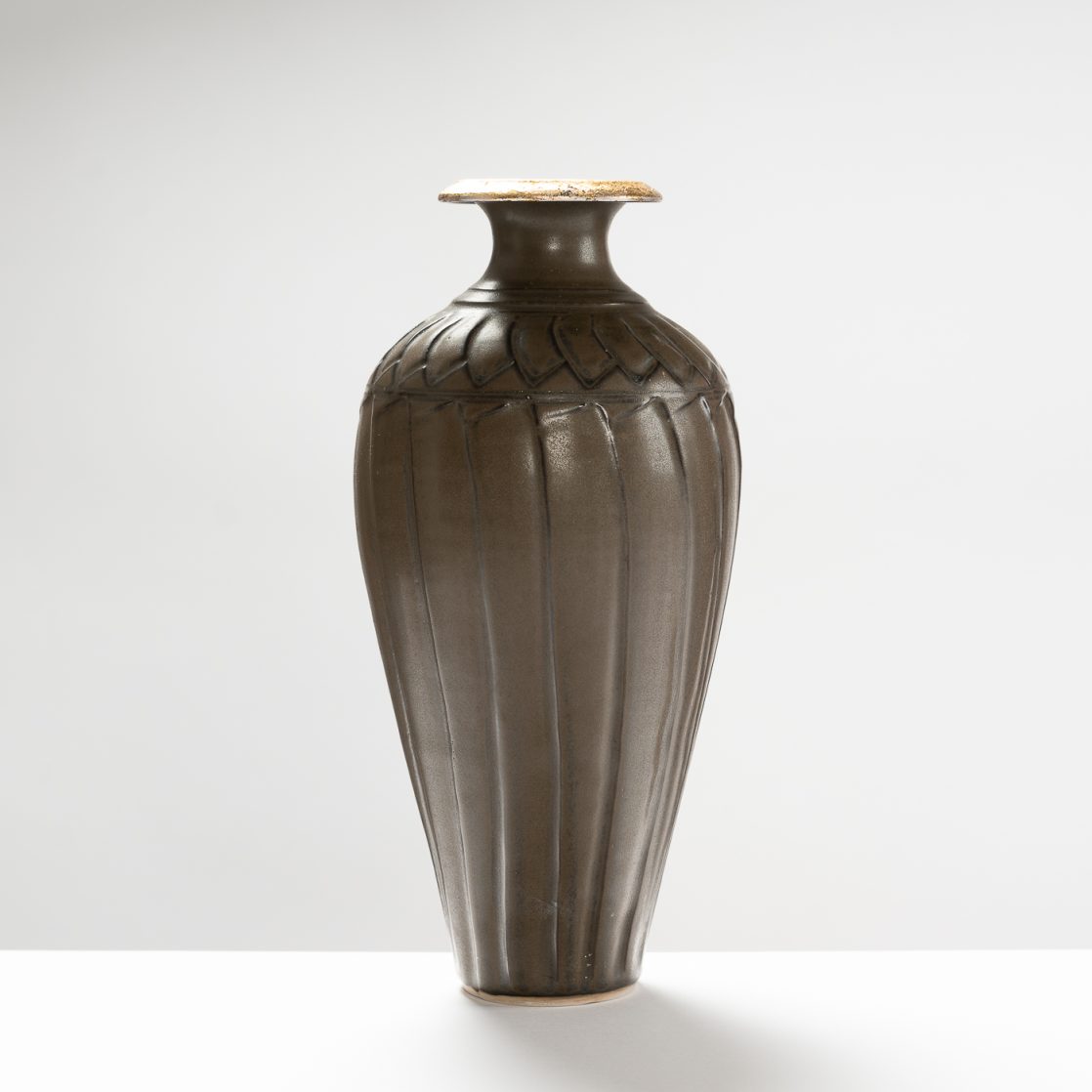 BD110Y238 Carved Black Vase with Gold Leaf