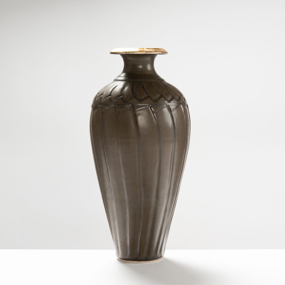 BD110Y238 Carved Black Vase with Gold Leaf