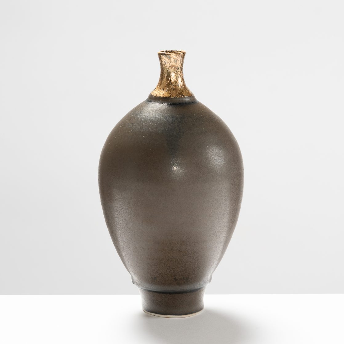 BD110Y241 Black Onion Bottle with Gold Leaf Rim