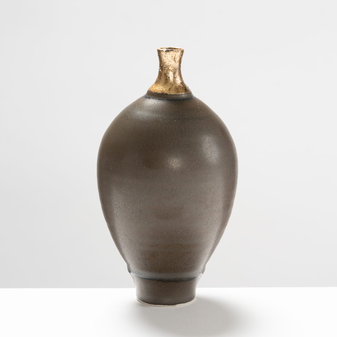 BD110Y241 Black Onion Bottle with Gold Leaf Rim