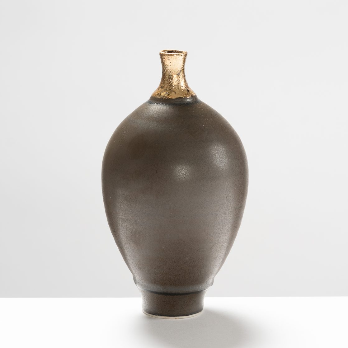 BD110Y241 Black Onion Bottle with Gold Leaf Rim