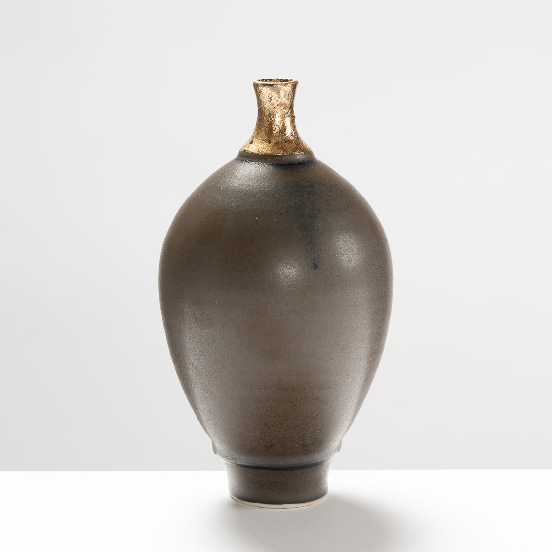 BD110Y241 Black Onion Bottle with Gold Leaf Rim