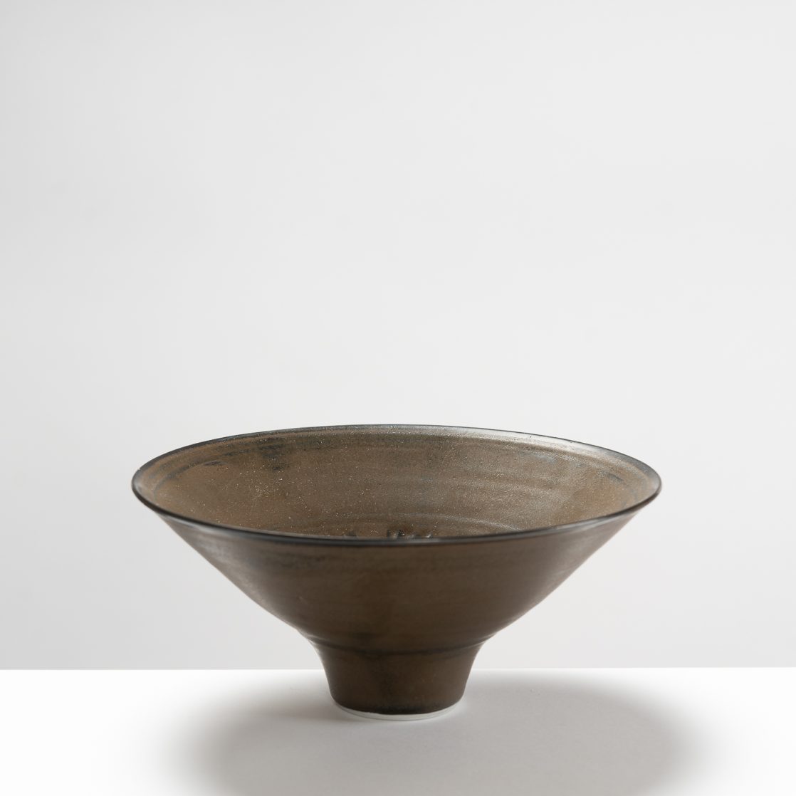 BD110Y242 Black Carved Bowl with Gold Leaf Centre