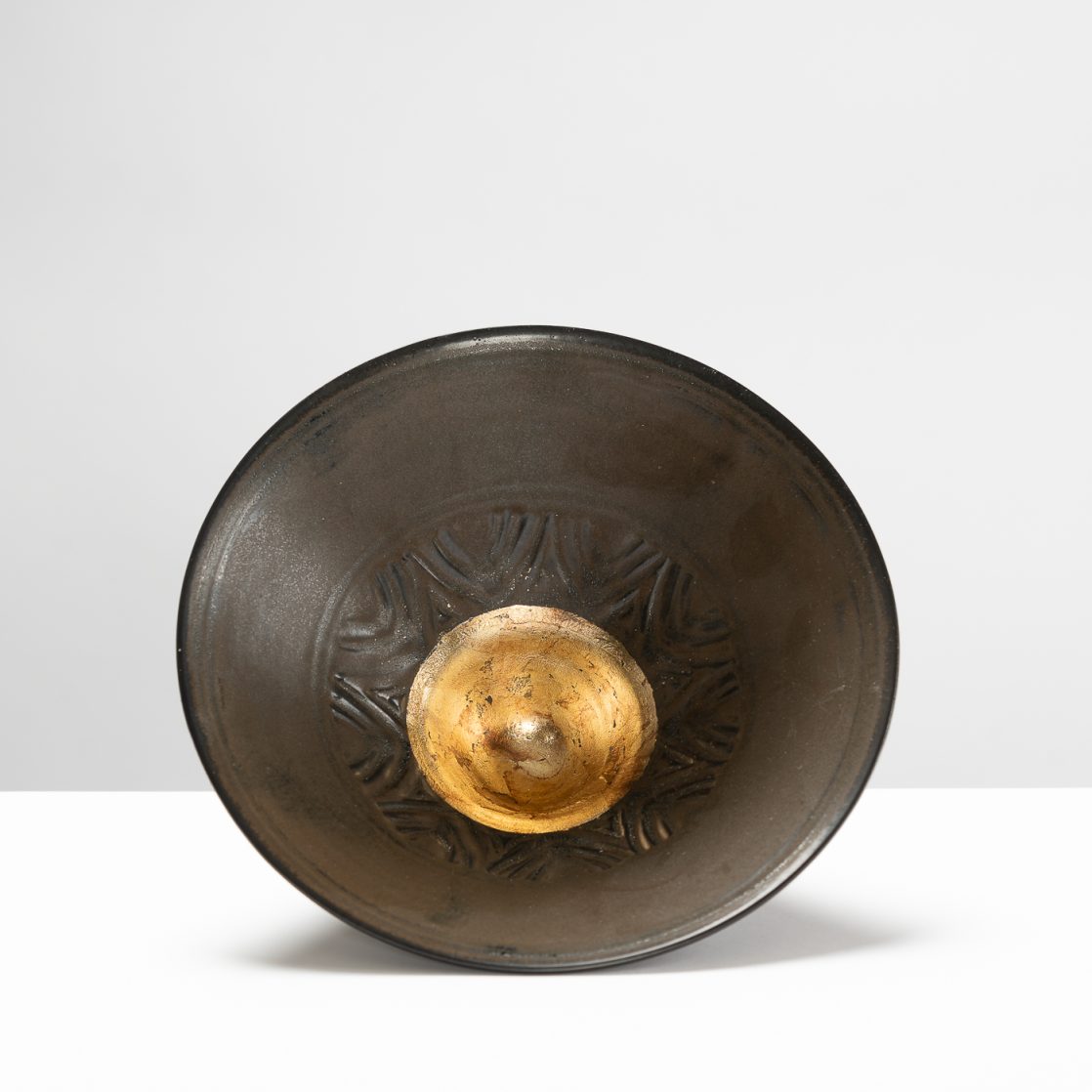 BD110Y242 Black Carved Bowl with Gold Leaf Centre