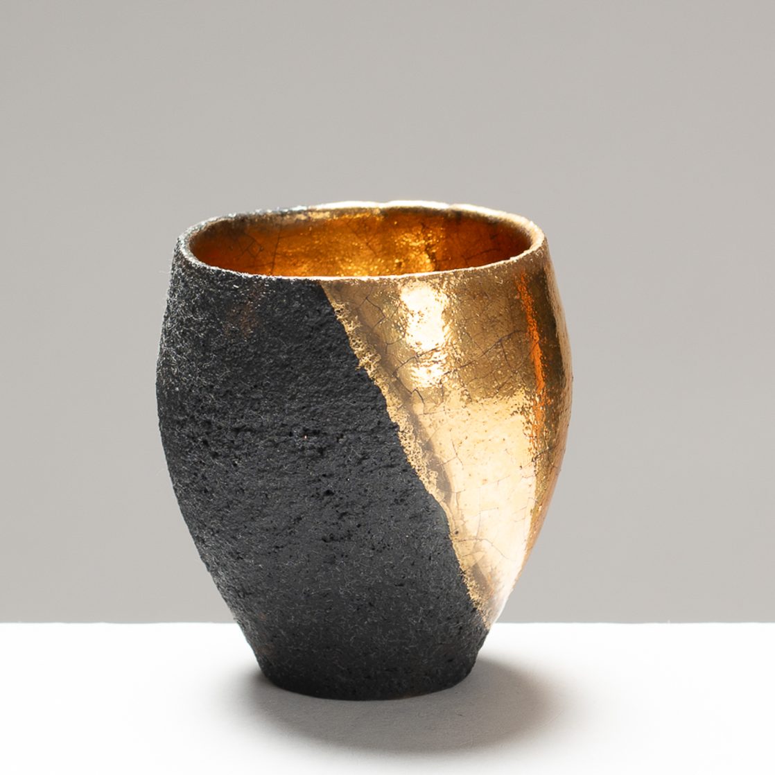 SF209Y892 Black/Gold Vessel