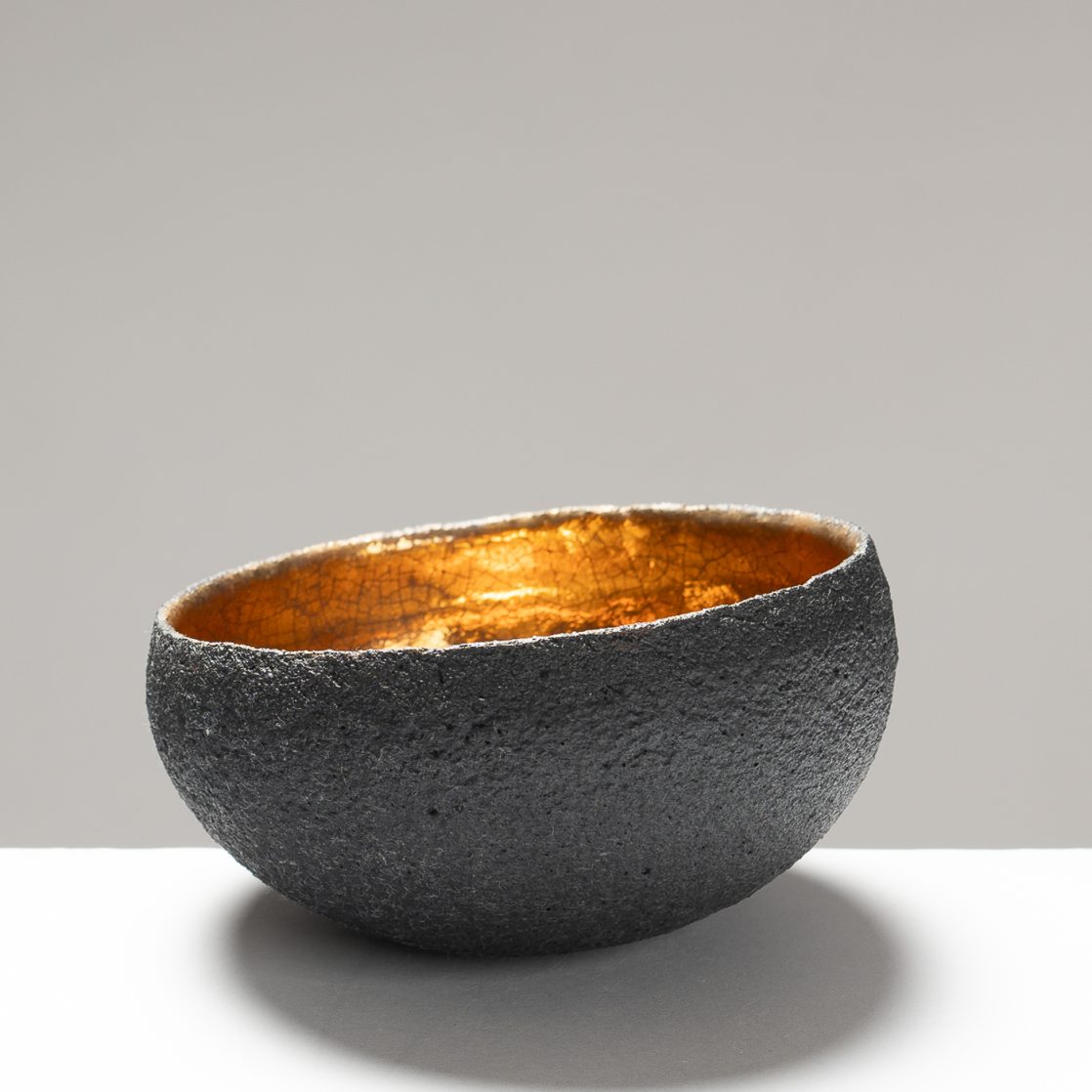 SF209Y895 Medium Rounded Black/Gold Bowl