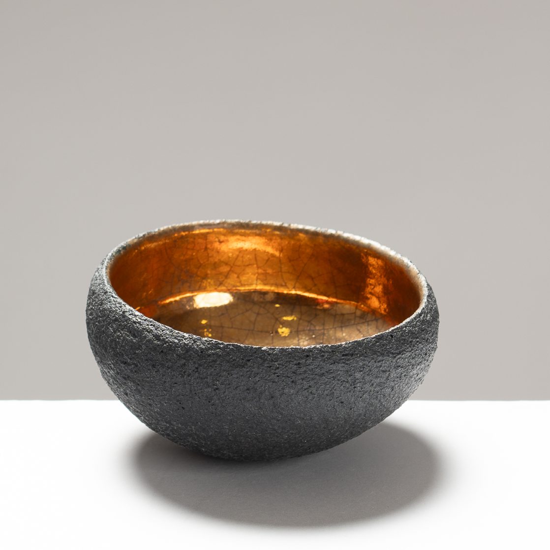 SF209Y898 Small Rounded Black/Gold Bowl