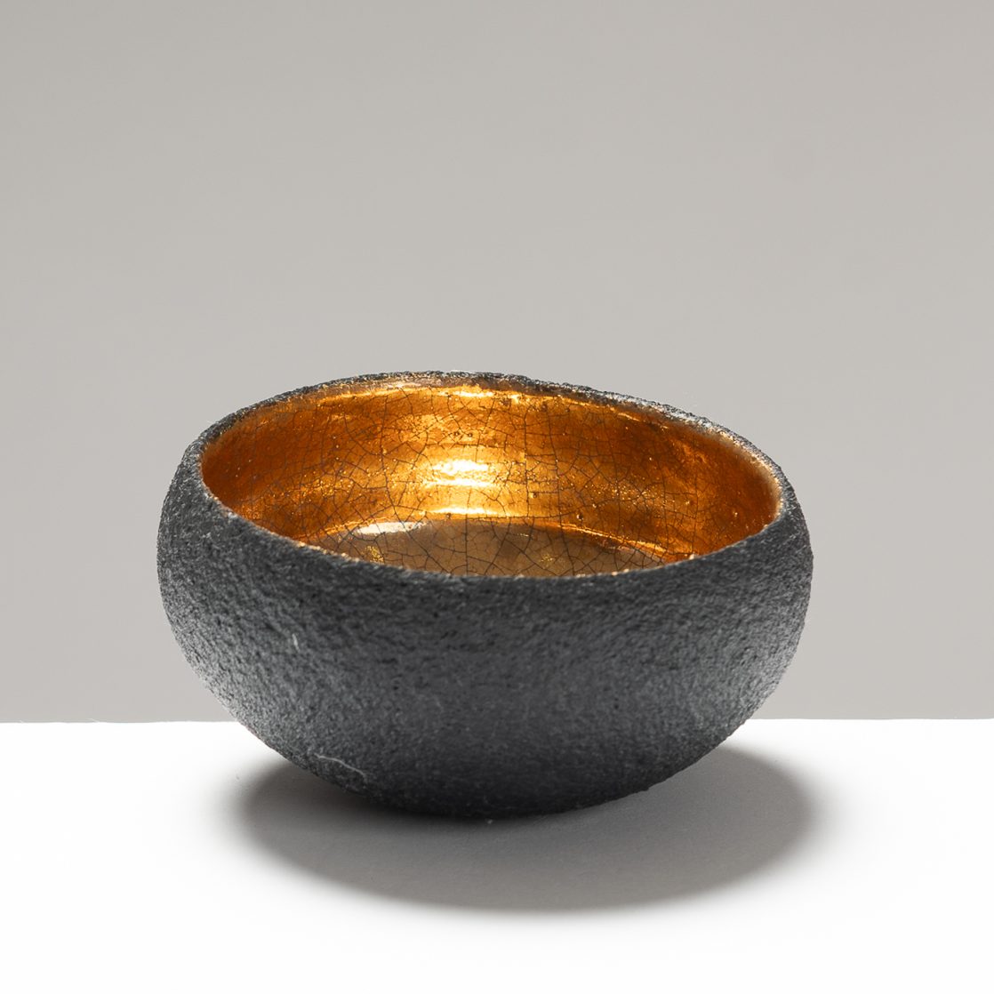 SF209Y899 Small Rounded Black/Gold Bowl