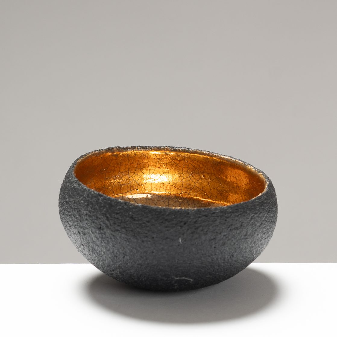 SF209Y899 Small Rounded Black/Gold Bowl